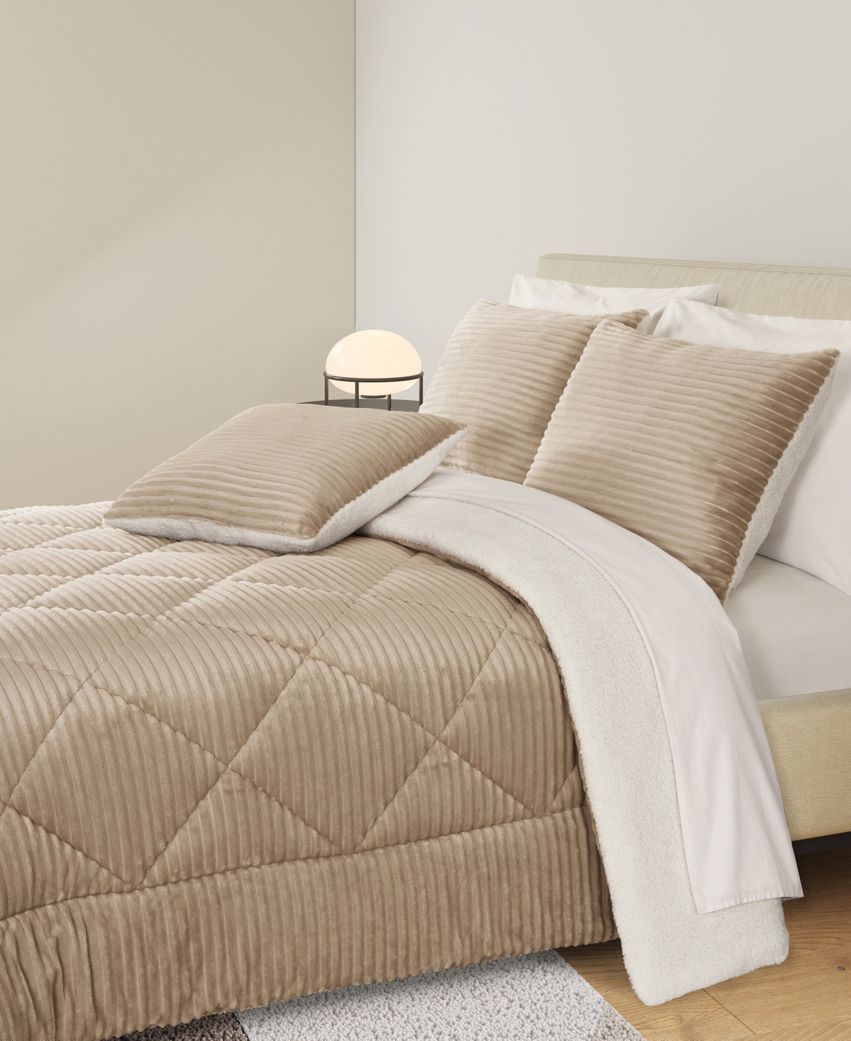 J Queen New York Everett Plush 3-pc. Comforter Set, Full/queen In Sand