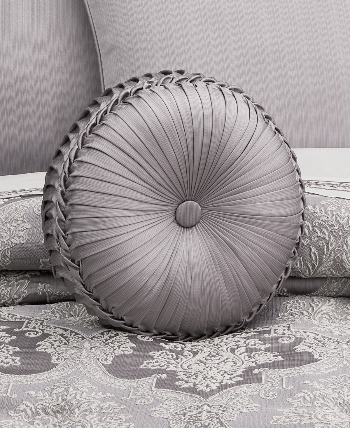 J Queen New York Mary Tufted Round Decorative Pillow, 15" X 15" In Purple