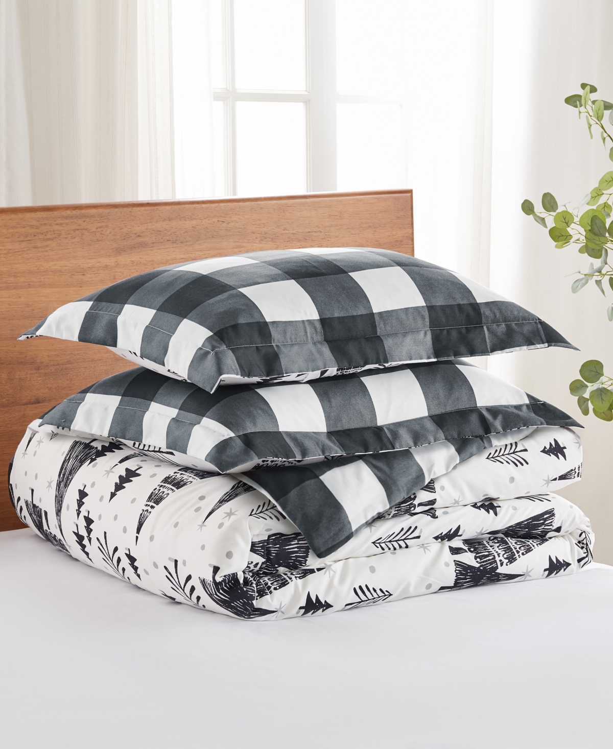 Levtex Home Merry And Bright Northern Star Reversible 2-pc. Comforter Set, Twin In Black