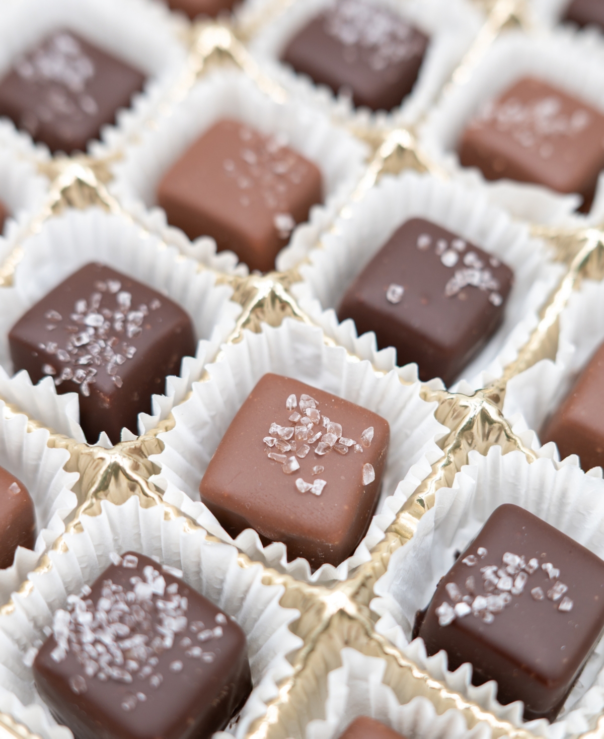 Bixby Chocolate Sea Salted Caramel Gift Box Dark & Milk Chocolate, 50 Pieces In Transparent