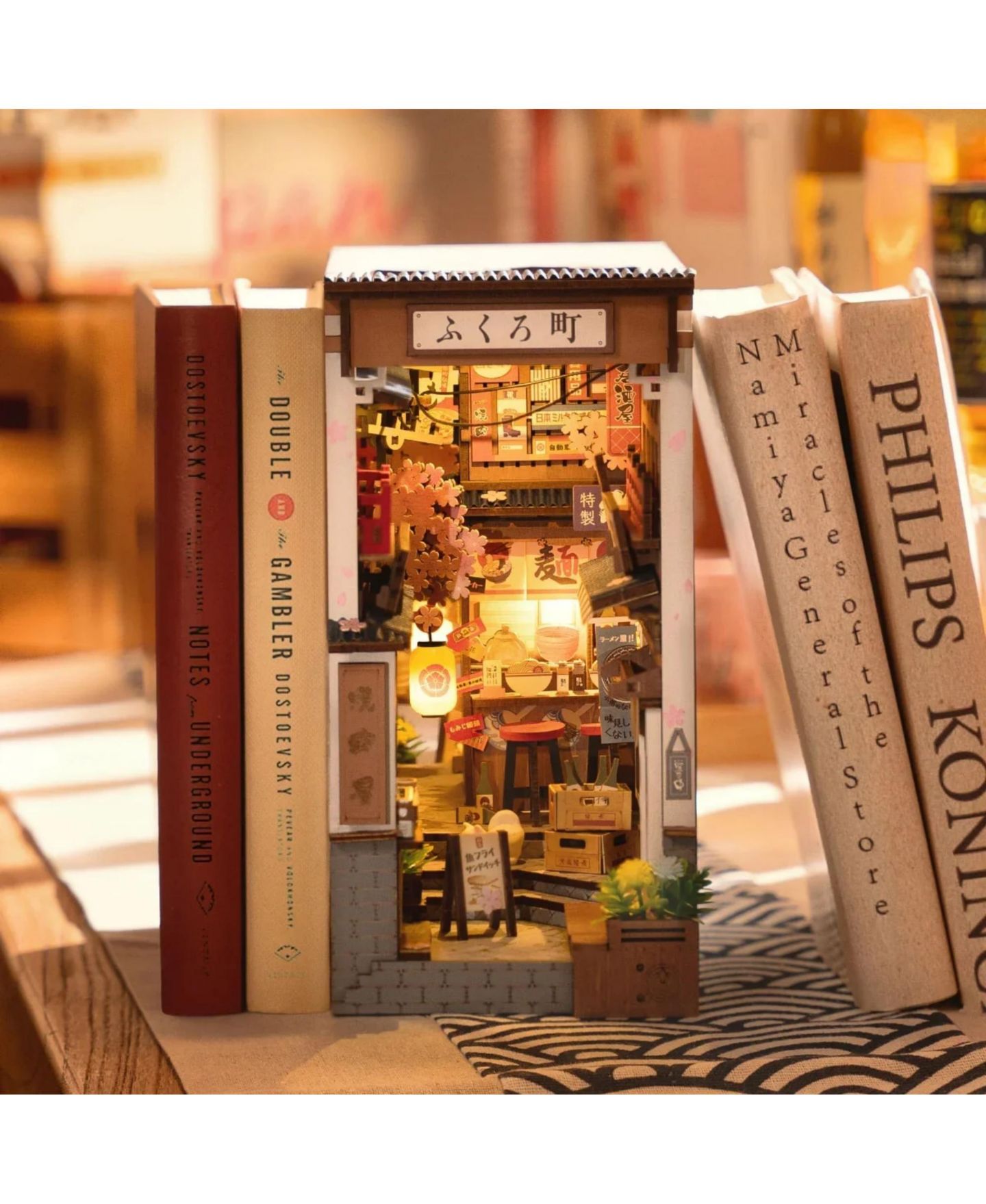 Деревянный 3D-пазл-подставка для книг Robotime Sakura Wine Alley, 249 деталей, от 14 лет — фото 3