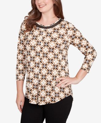 Petite Mesh Textured Geo Puff Print Top