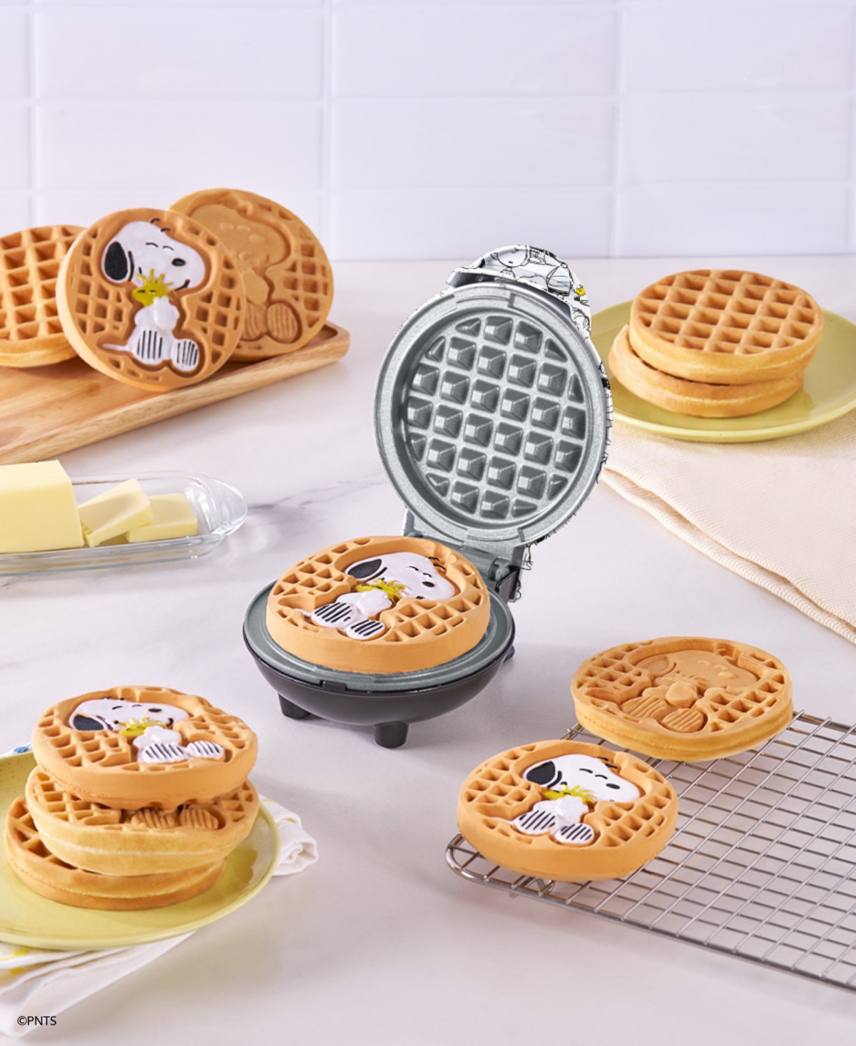 Dash Peanuts 75th Anniversary Mini Waffle Maker