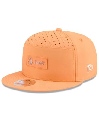 New Era - Men's Orange Tampa Bay Buccaneers 2025 Sideline Throwback Split Panel 9FIFTY Snapback Hat