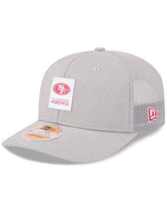 New Era - Men's Gray San Francisco 49ers 2025 Sideline 9SEVENTY Adjustable Trucker Hat