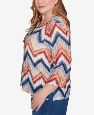 Plus Size Sunset Canyon Textured Knit Chevron Top with Necklace
