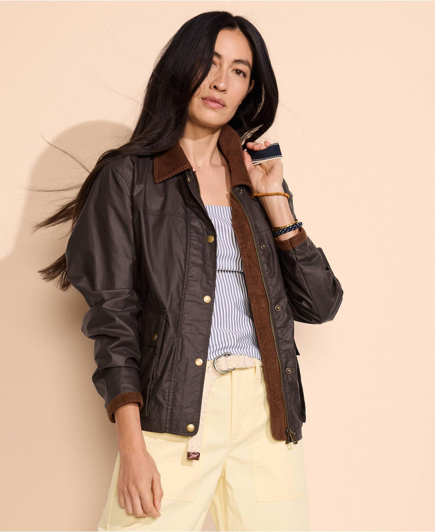 Женская куртка Lands' End Waxed Cotton Barn, цвет: Шоколадный / Дубовый — фото 4