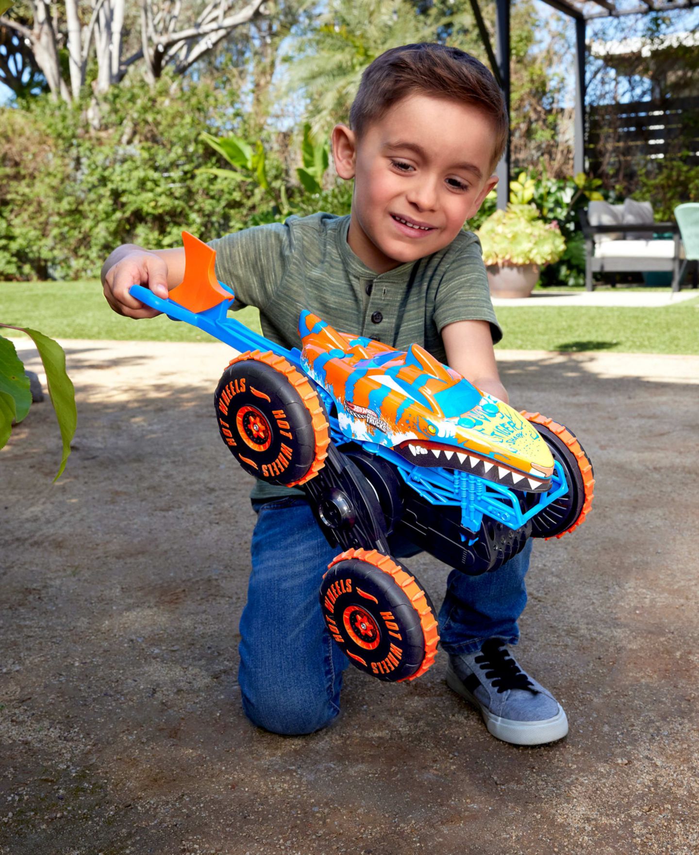 Детская игрушка Hot Wheels Monster Trucks Tiger Shark Climber RC Vehicle — фото 2