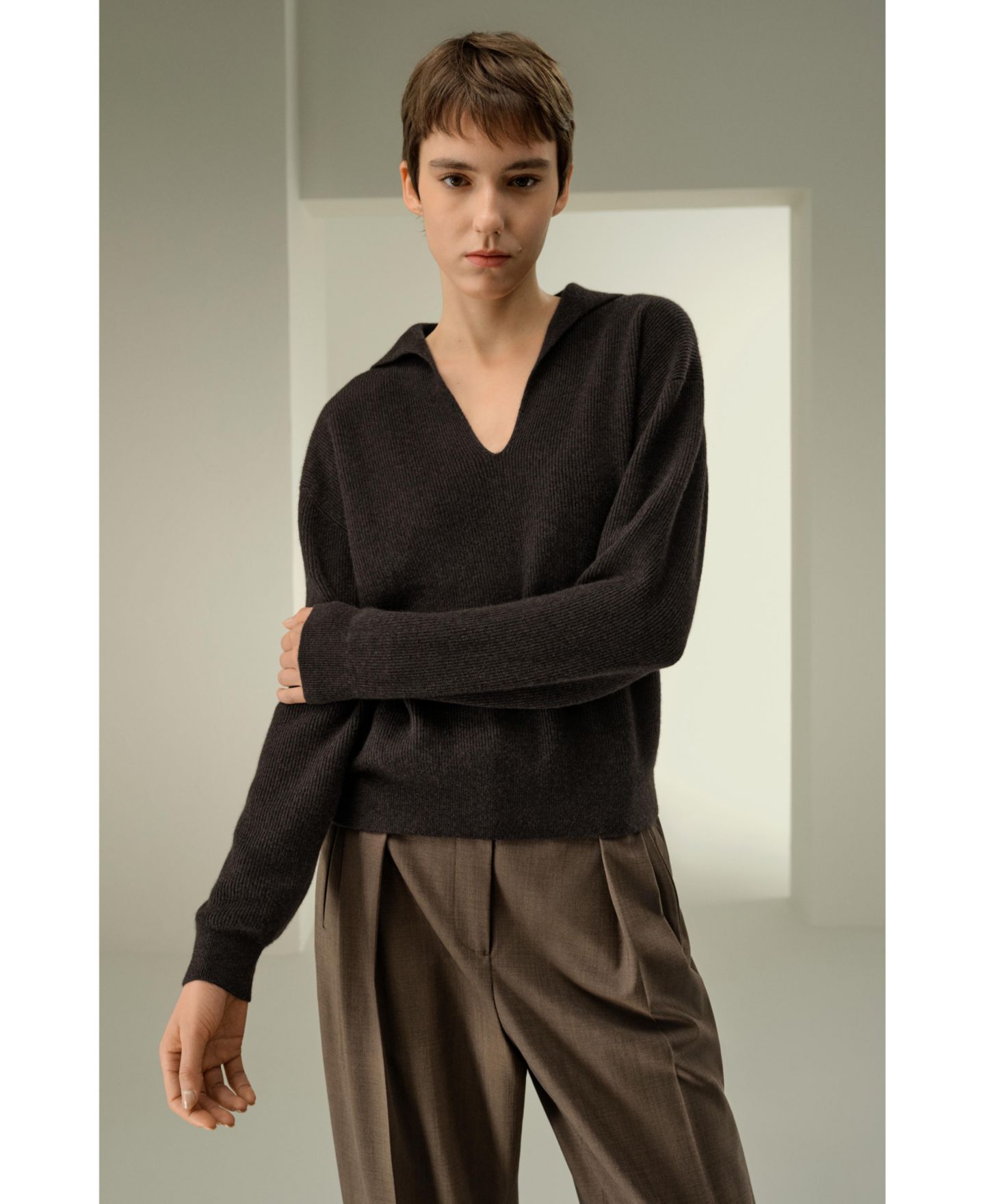 Женский свитер LILYSILK Ribbed Cashmere Polo Sweater, цвет: Глубокий дубовый — фото 4