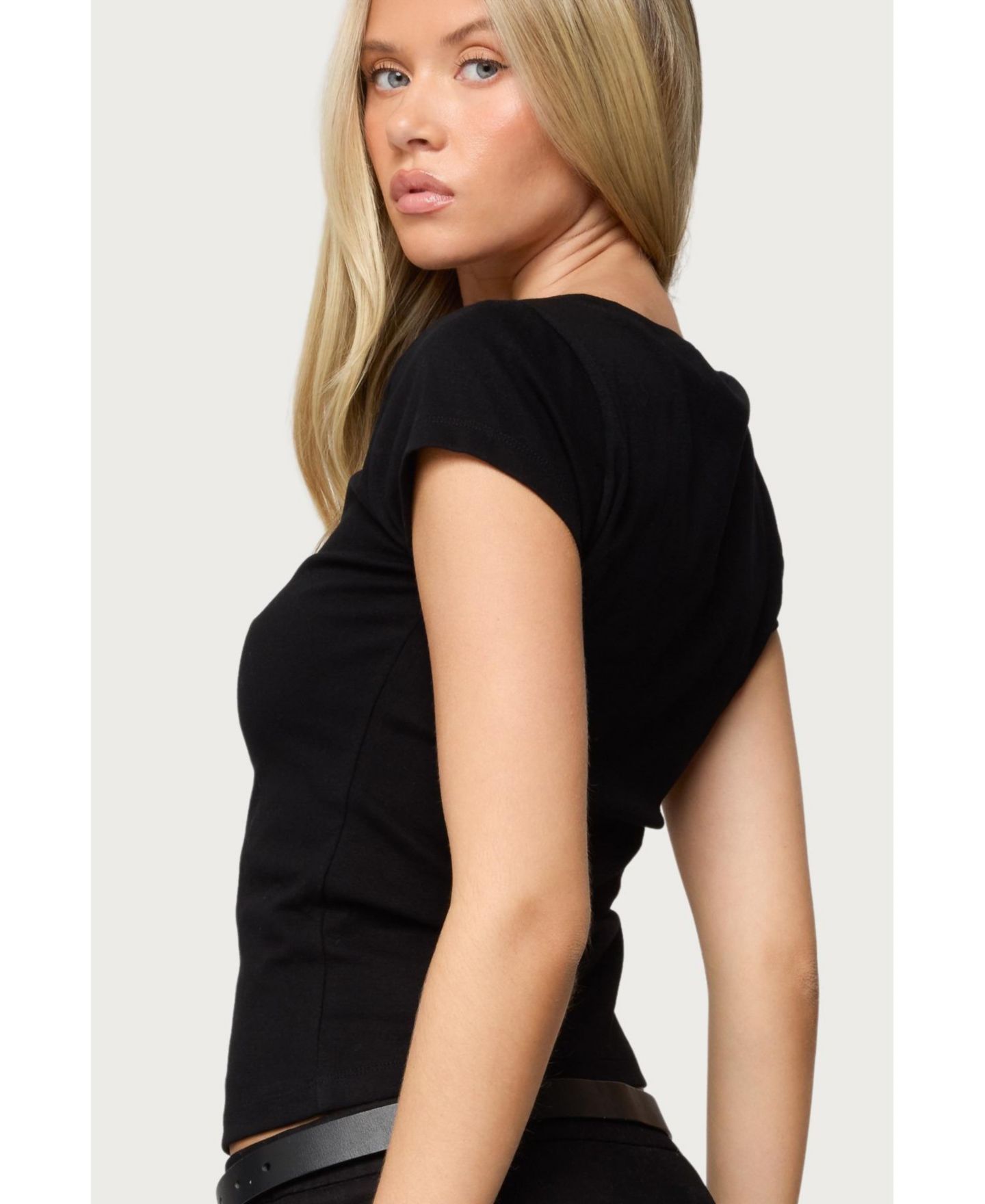Женская футболка Edikted Oliana Ribbed Boat Neck T, цвет: Чёрный — фото 2
