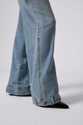 Women's Straight jeans with inverted effect