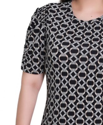 Petite Short Sleeve Scoop Neck Top