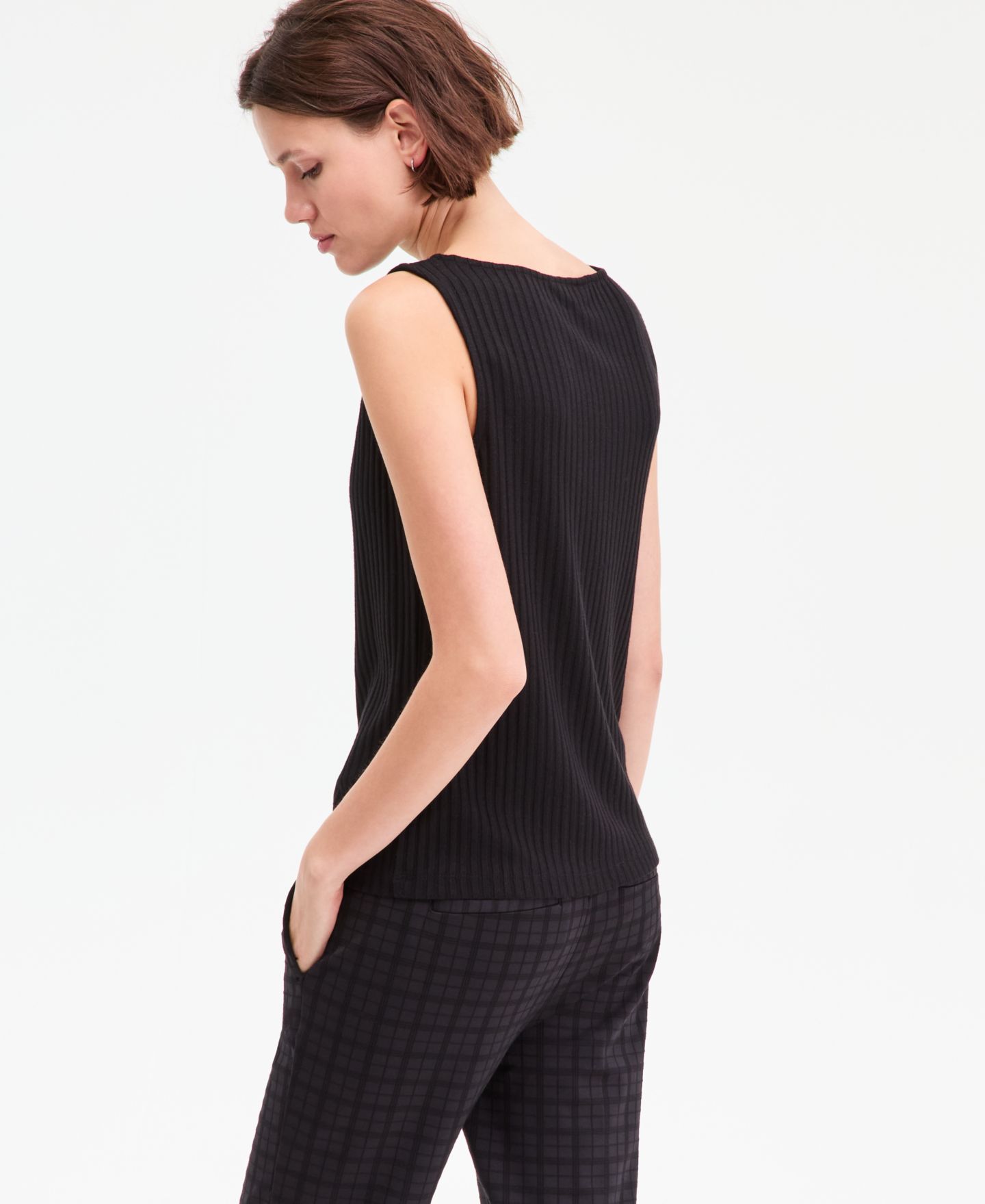 Женский топ Liverpool Los Angeles Sleeveless Boat Neck Rib Knit, цвет: Чёрный — фото 3