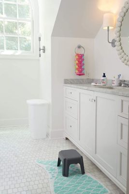 Durable Plastic Kids Step Stool w/ 200 Pound Weight Capacity, Gray