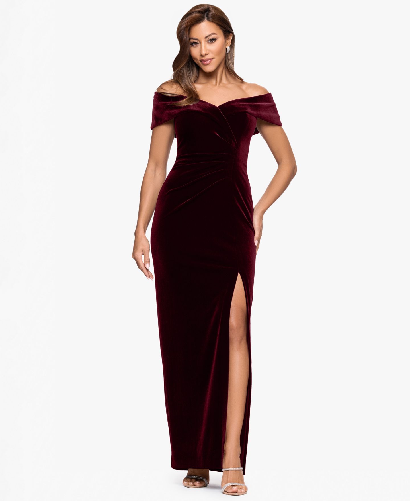Женские платья XSCAPE Velvet Off-The-Shoulder Leg-Slit Gown, цвет: Бордовый — фото 1