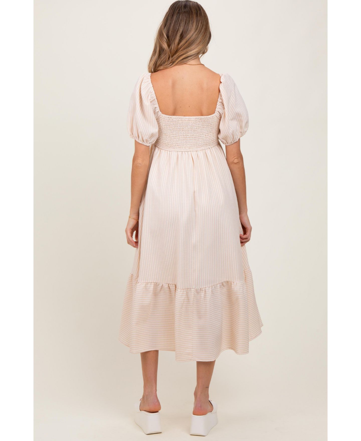 Женское платье Pinkblush Beige Sweetheart Stripe Smocked Back Midi, цвет: Бежевый — фото 4