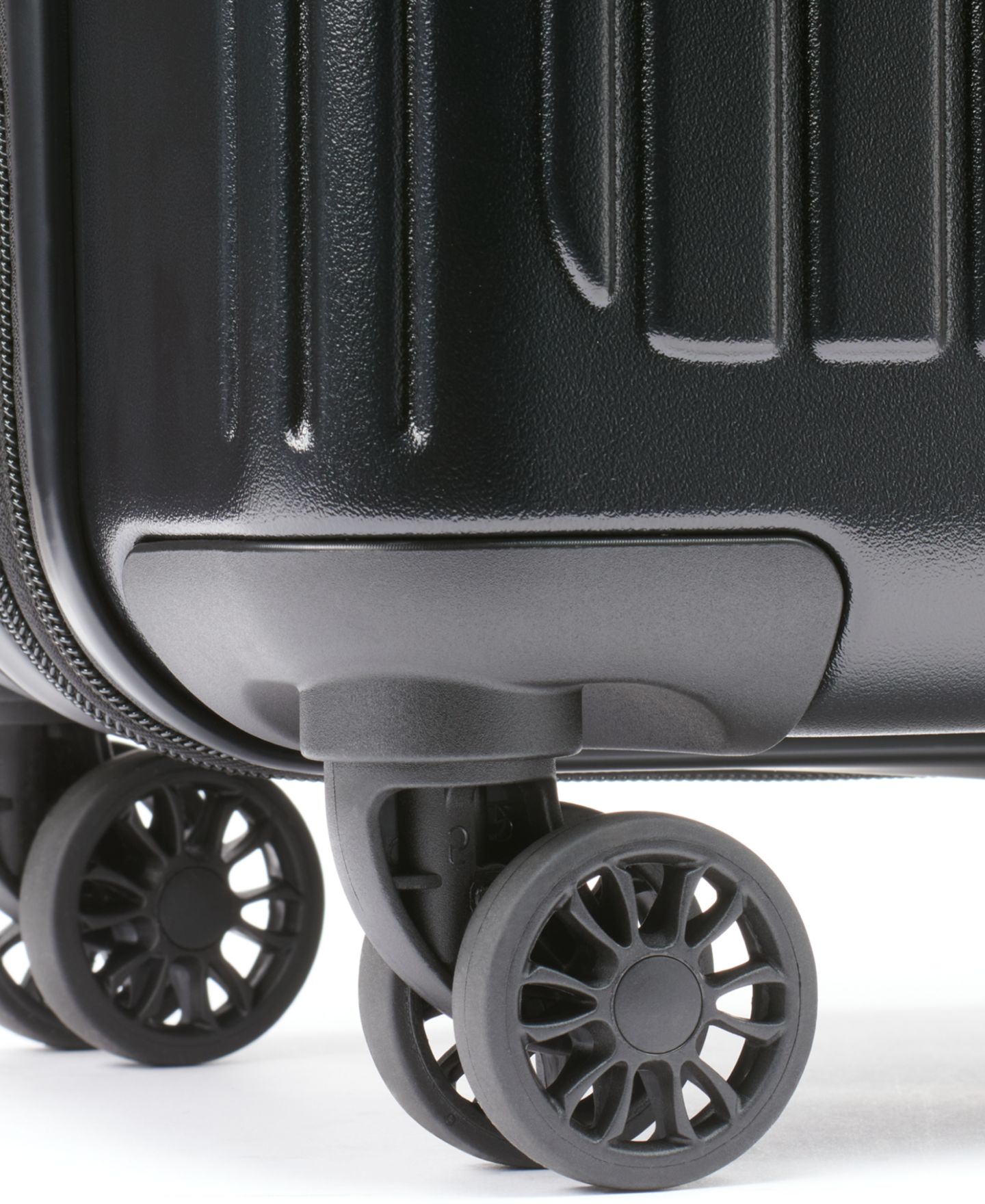 Чемодан KARL LAGERFELD PARIS Sentimental Voyage 25" Upright Luggage, цвет: Чёрный — фото 7