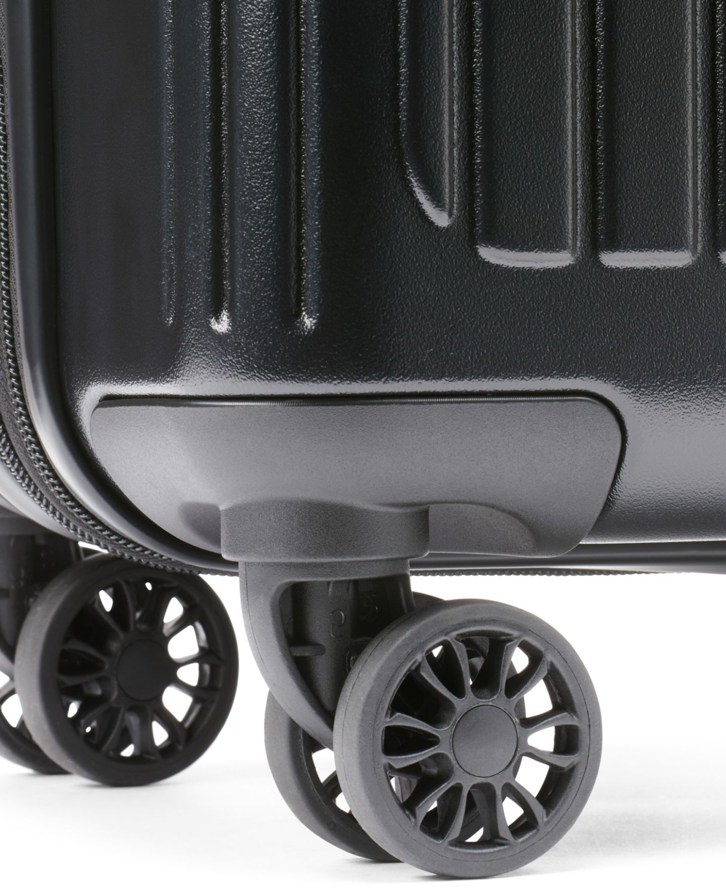 Чемодан KARL LAGERFELD PARIS Sentimental Voyage 21" Upright Luggage, цвет: Чёрный — фото 5