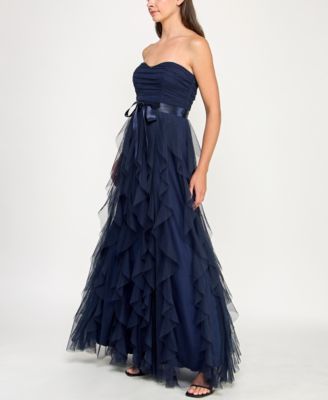 Women's Strapless Sweetheart Gown