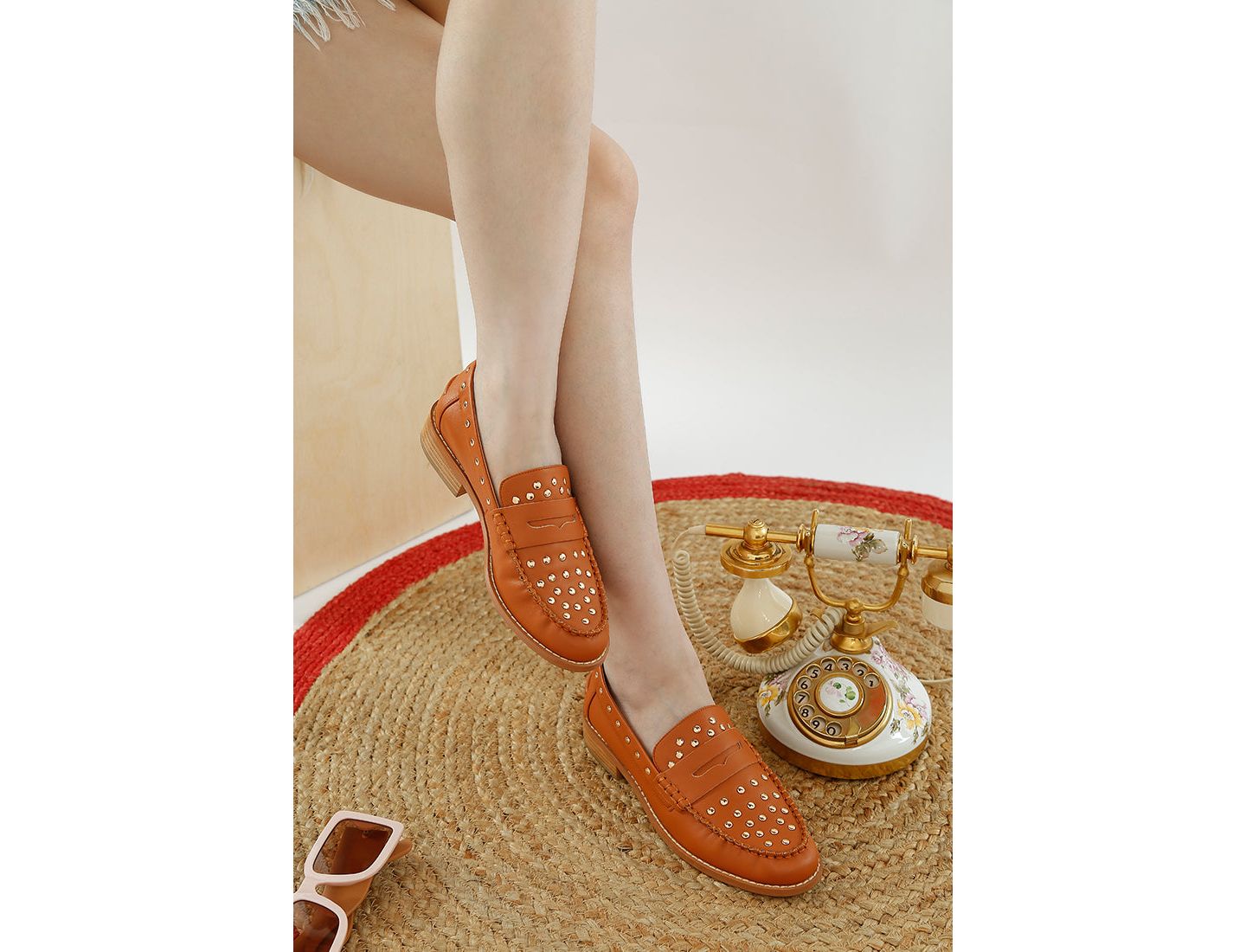 Женские туфли Rag & Co Oglavia Studs Embellished Leather, цвет: Бежевый / Хаки — фото 5