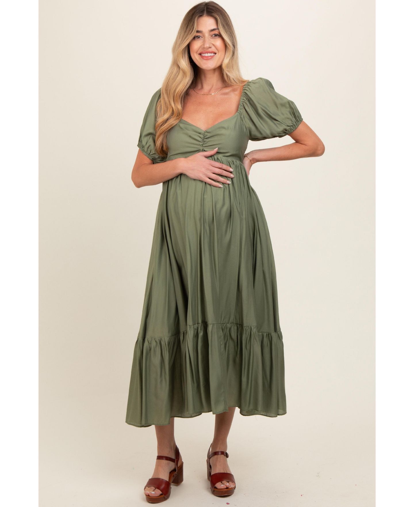 Женское платье Pinkblush Olive Ruched Sweetheart Neck Tiered Midi, цвет: Оливковый зелёный — фото 2