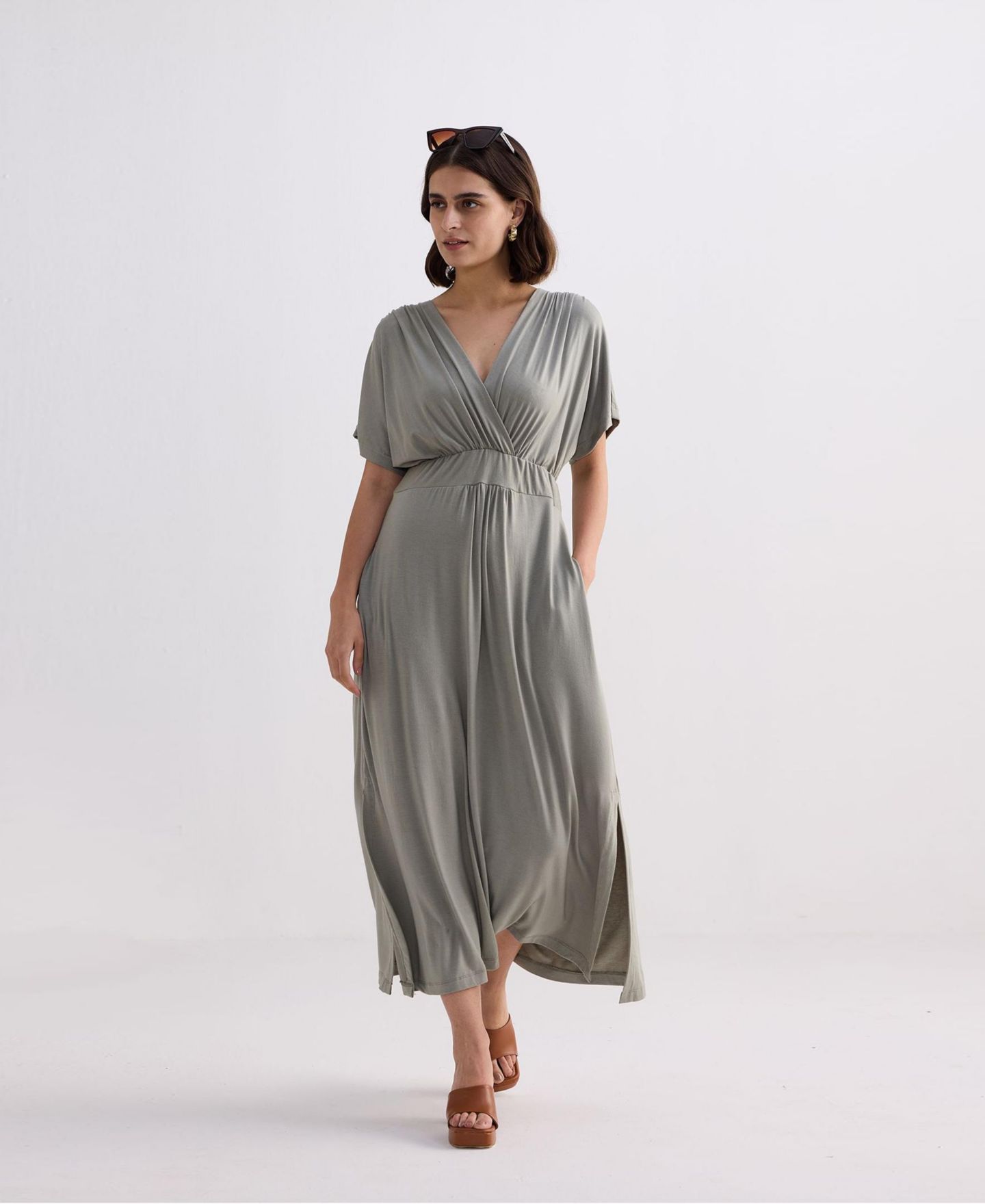 Женское платье Reistor FLowy A-Line Maxi Dress with Side Slits in Light Olive, цвет: Зелёный — фото 6