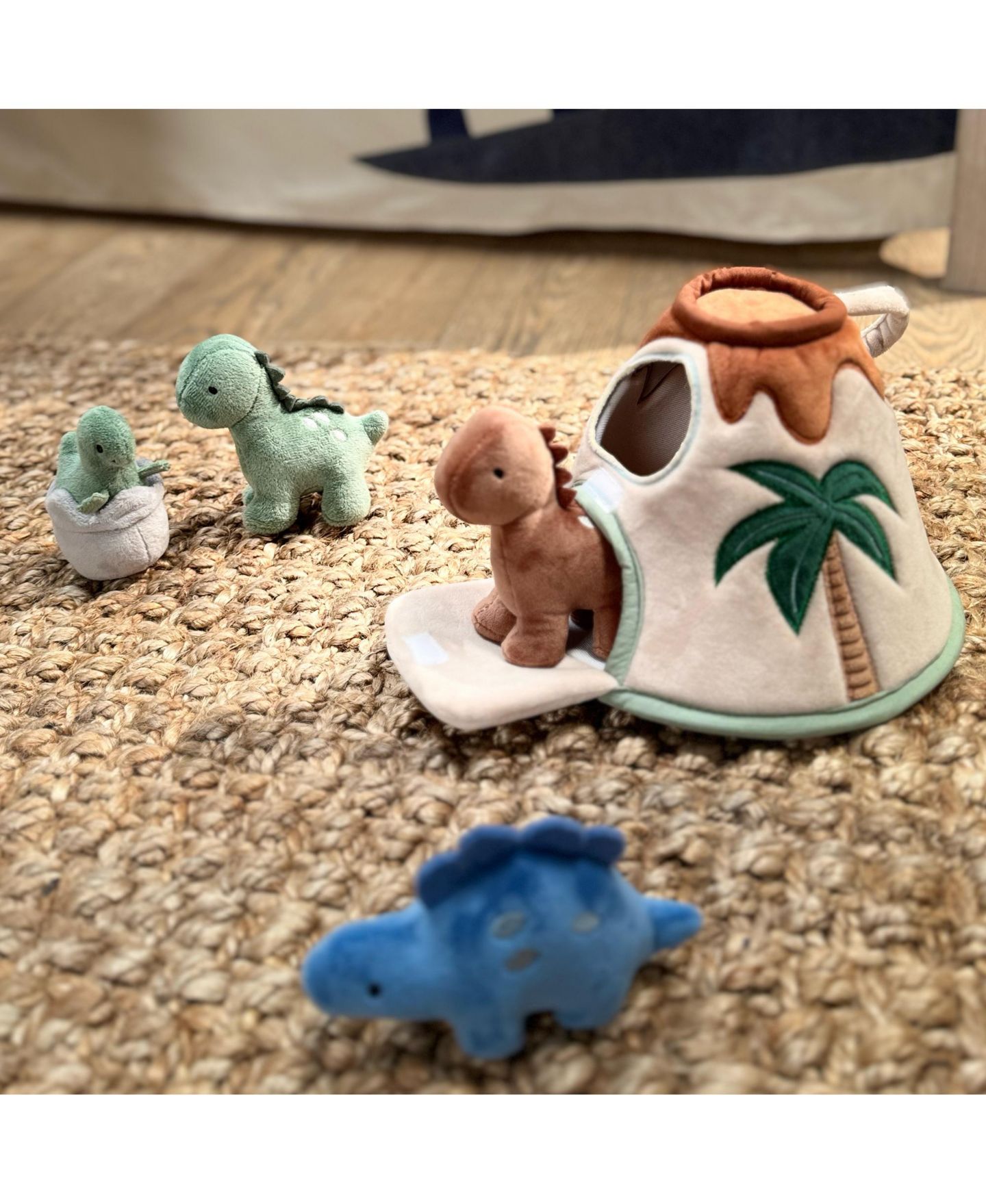 Детские мягкие игрушки Lambs & Ivy Dino-Might Interactive Volcano and Dinosaurs, 5-Piece Set, цвет: Разноцветный — фото 6