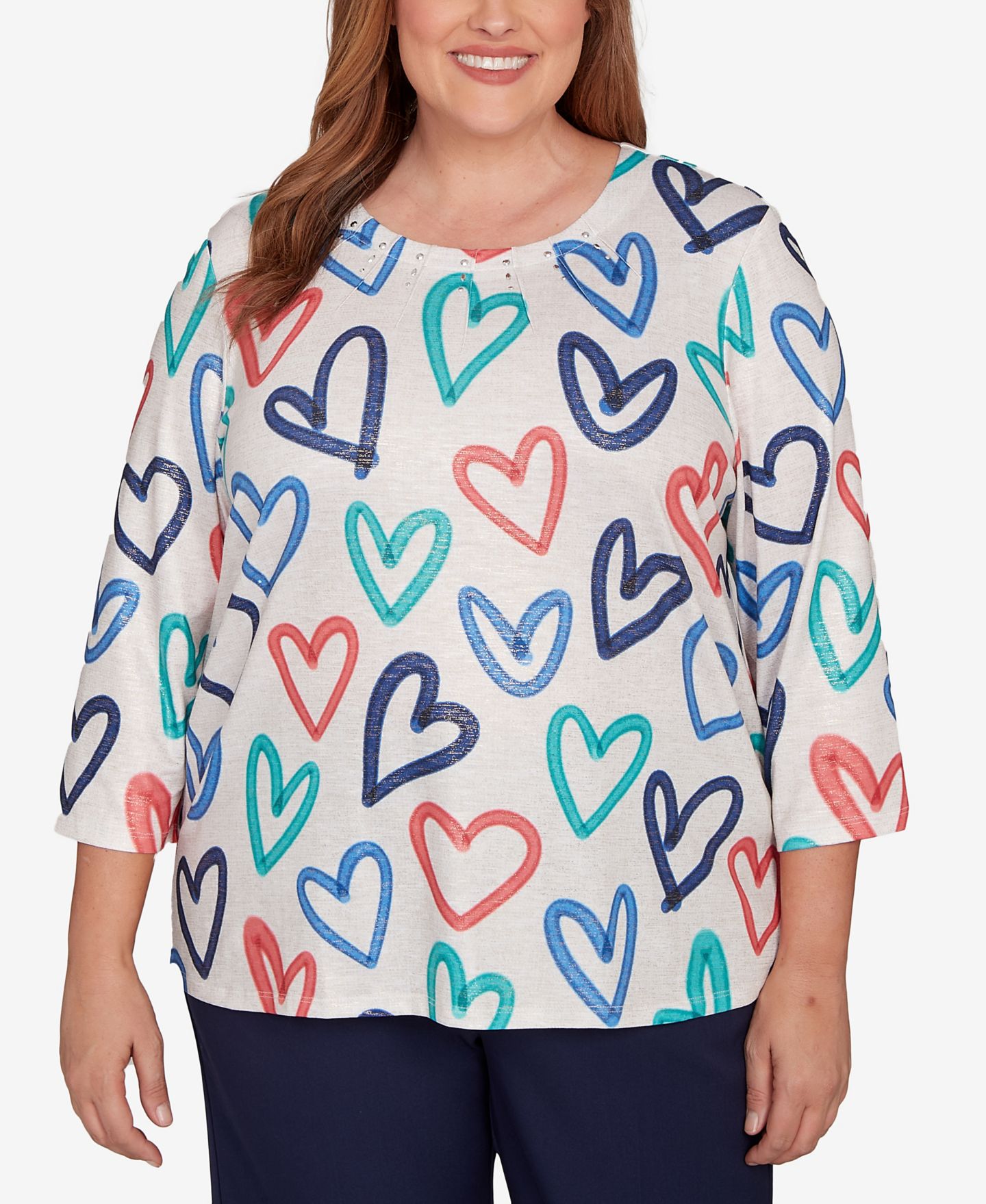 Женский топ Alfred Dunner Plus Size Saratoga Springs Tossed Heart Pattern Knit, цвет: Овсяный разноцветный — фото 1