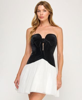 Juniors' Strapless Bow Front Dress
