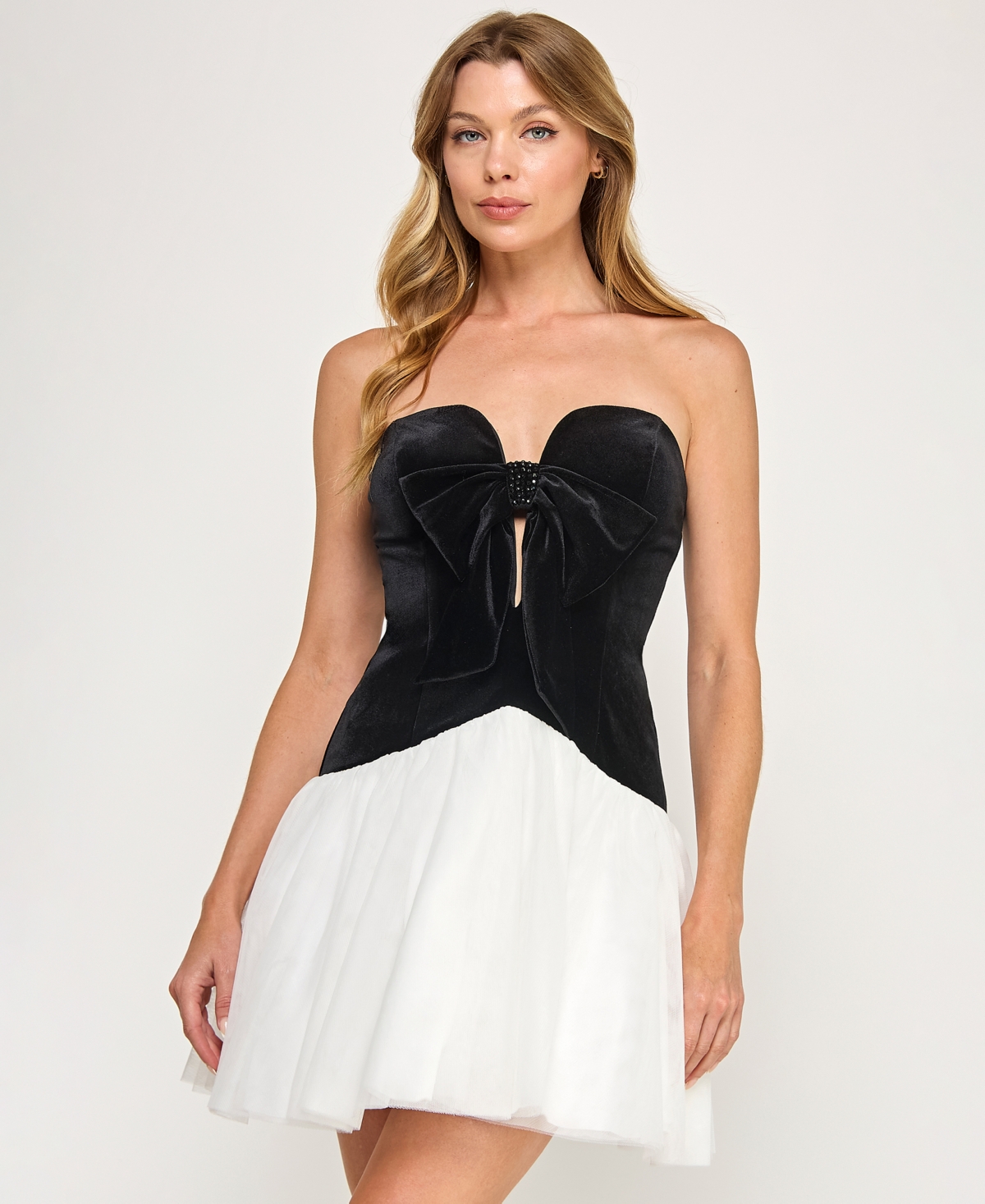 Seni & Cade Juniors' Strapless Bow Front Dress