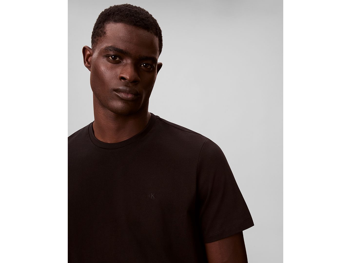 Мужская футболка Calvin Klein Solid Crewneck, цвет: Чёрный — фото 4