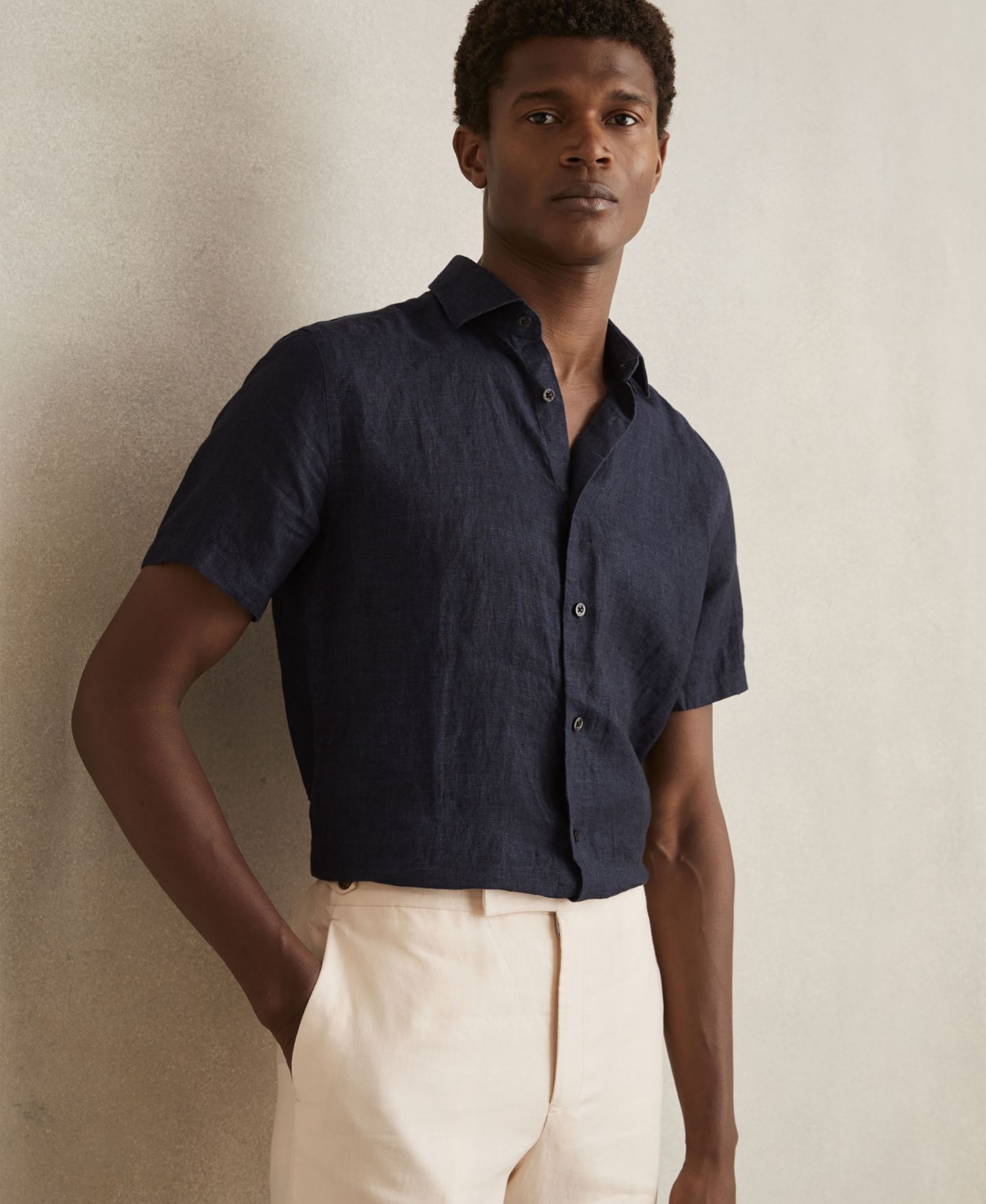 Мужская рубашка REISS Holiday Linen Short Sleeve, цвет: Тёмно-синий — фото 1