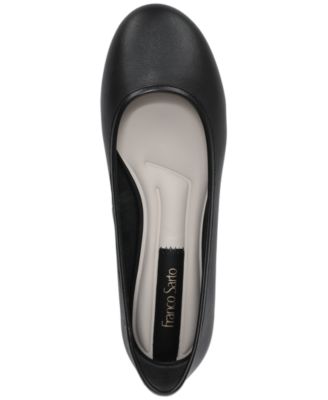 Women's Christina Round Toe Ballerina Flats
