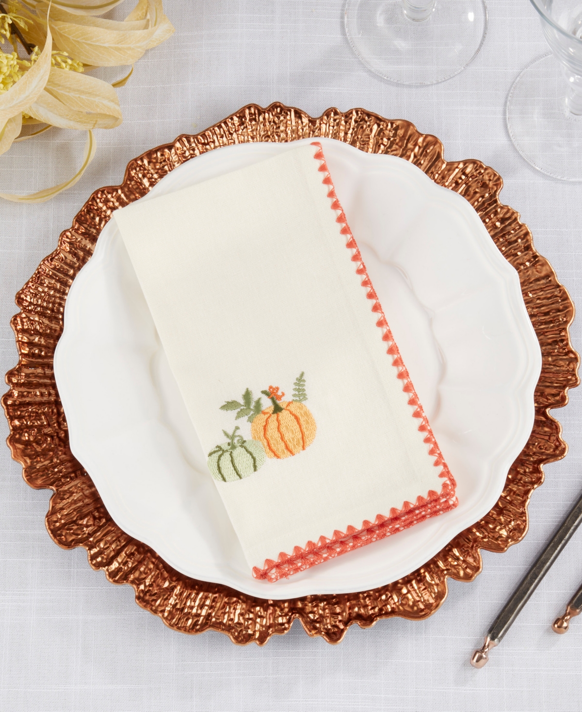 Saro Lifestyle Fall Pumpkins Napkin, Set of 4