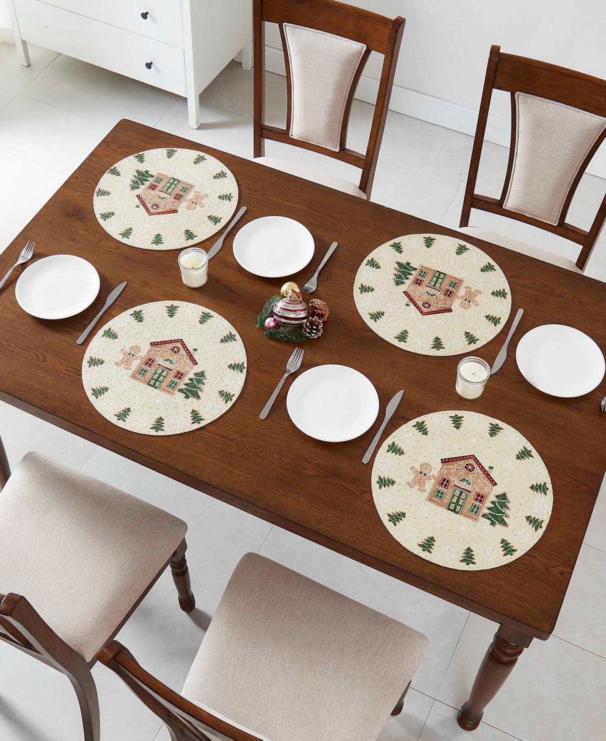 Avanti Gingerbread Village Round Braided Placemats, Set of 4