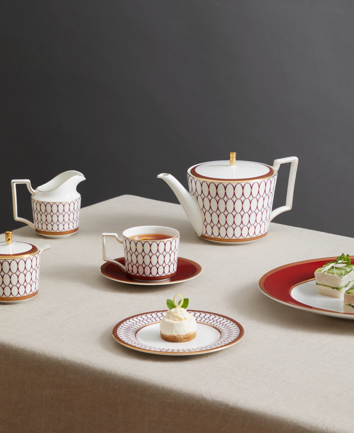 Wedgwood Renaissance Red Oval Platter