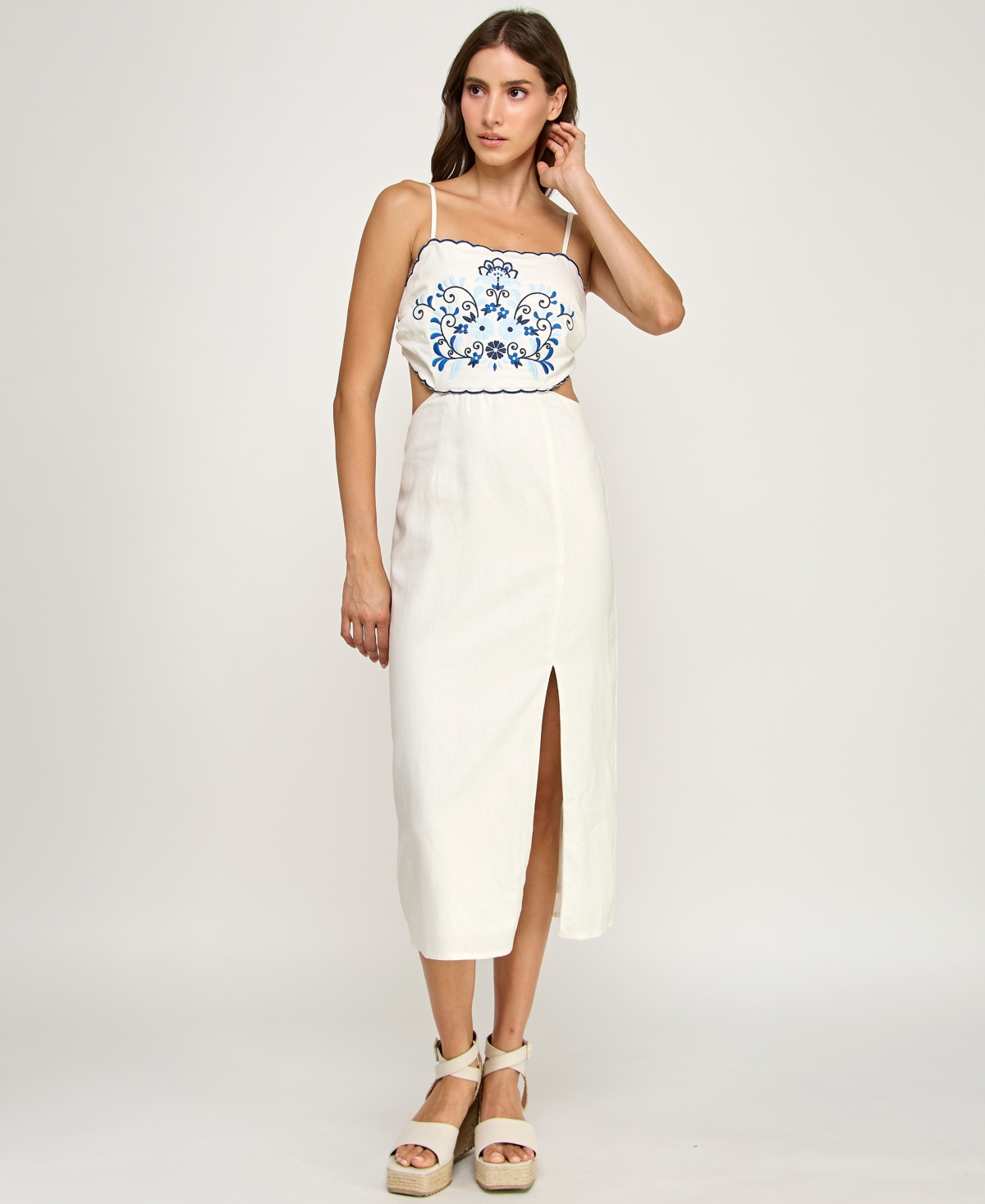 Row A Juniors' Sleeveless Embroidered Scallop Bust Midi