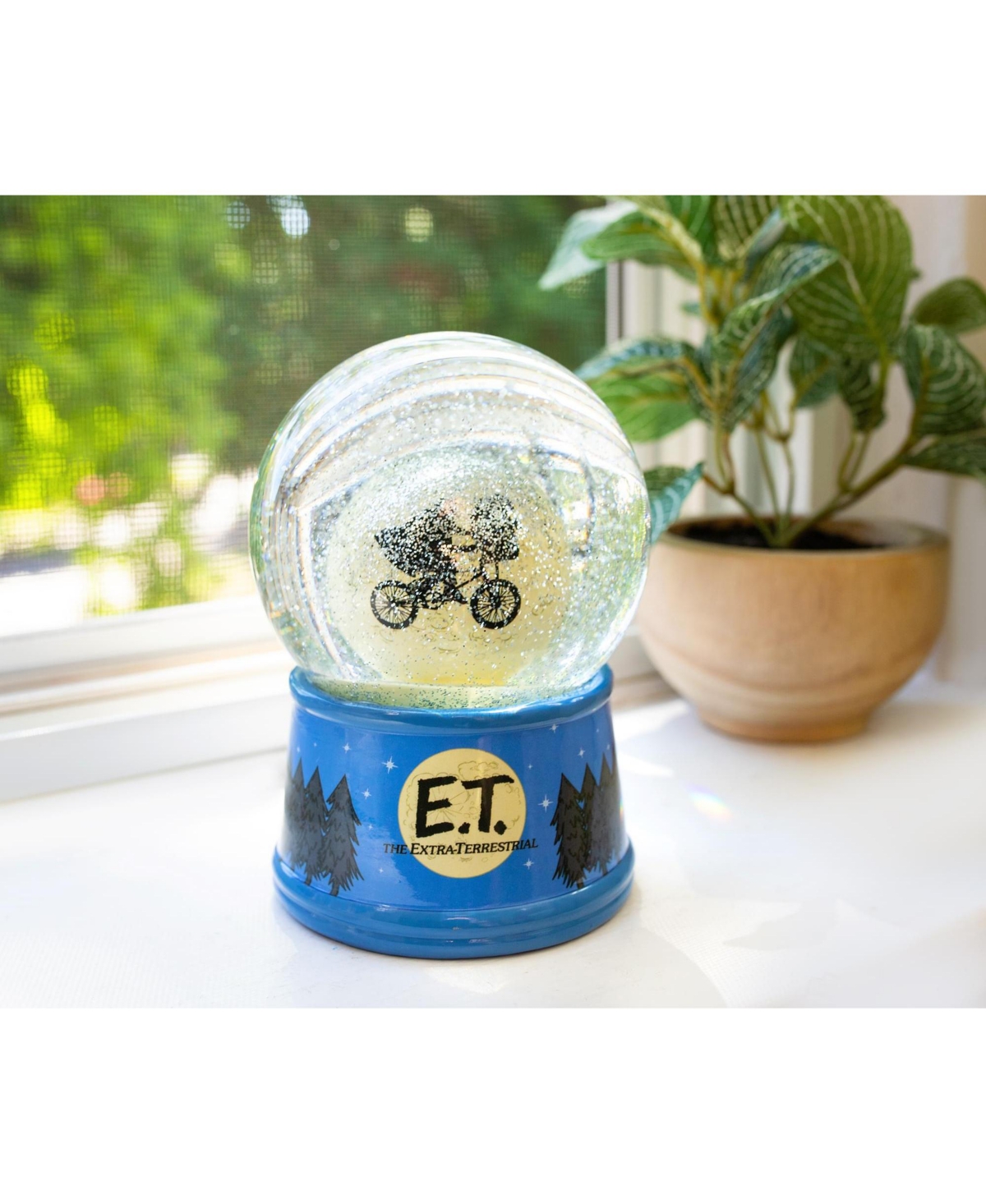 E.t. The Extra-Terrestrial Bike Moon 6-Inch Snow Globe with Swirling Glitter Display Piece