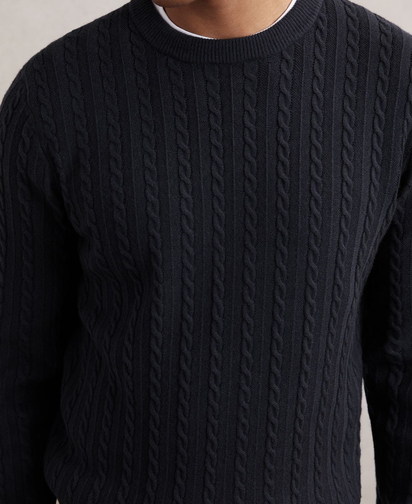 Мужской свитер REISS Luca Regular Fit Cable-Knit Wool-Blend, цвет: Полуночный тёмно-синий — фото 3