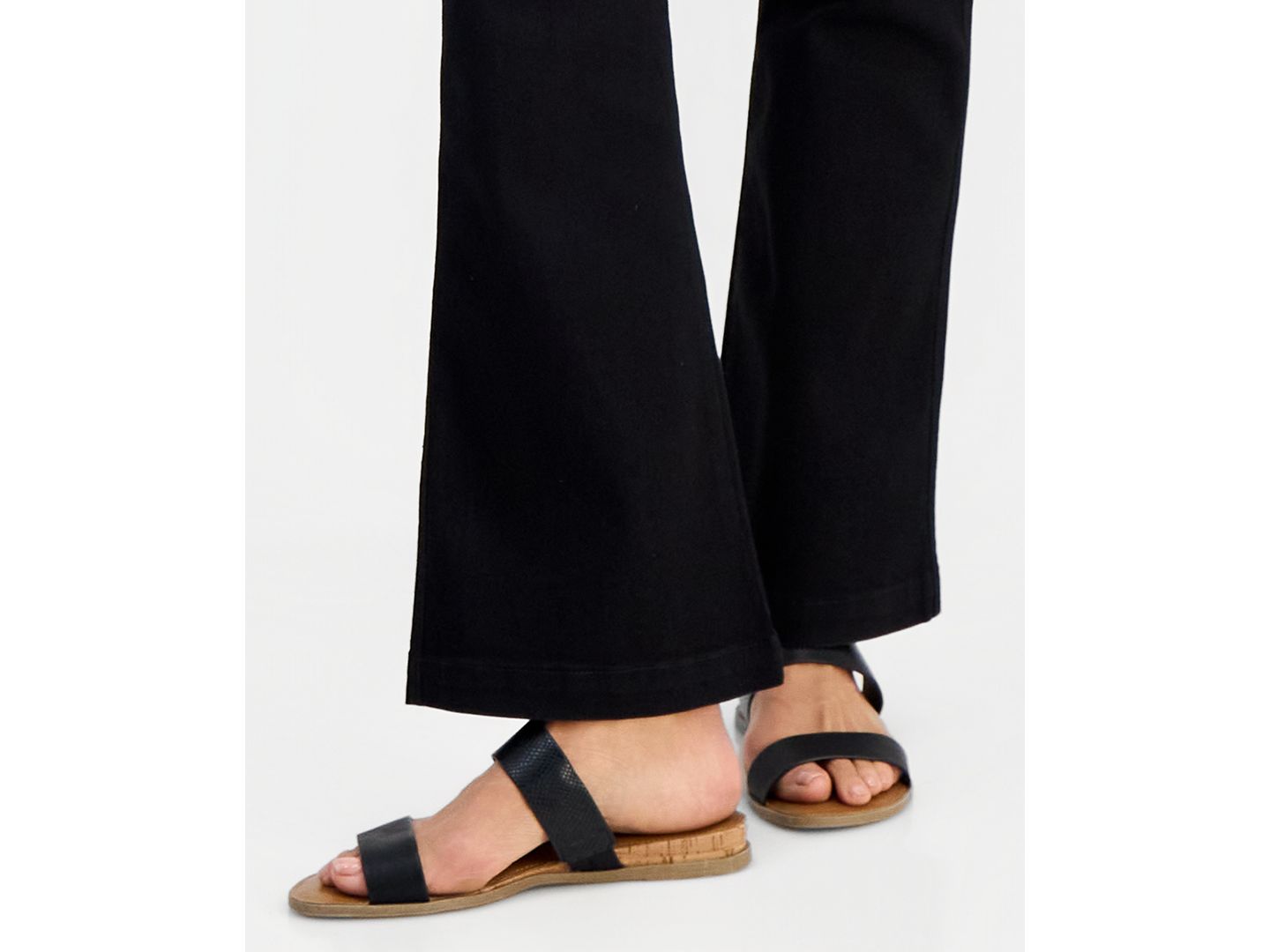 Женские джинсы Style & Co Petite Pull-On Shaping High-Rise Bootcut, цвет: Чёрный — фото 3