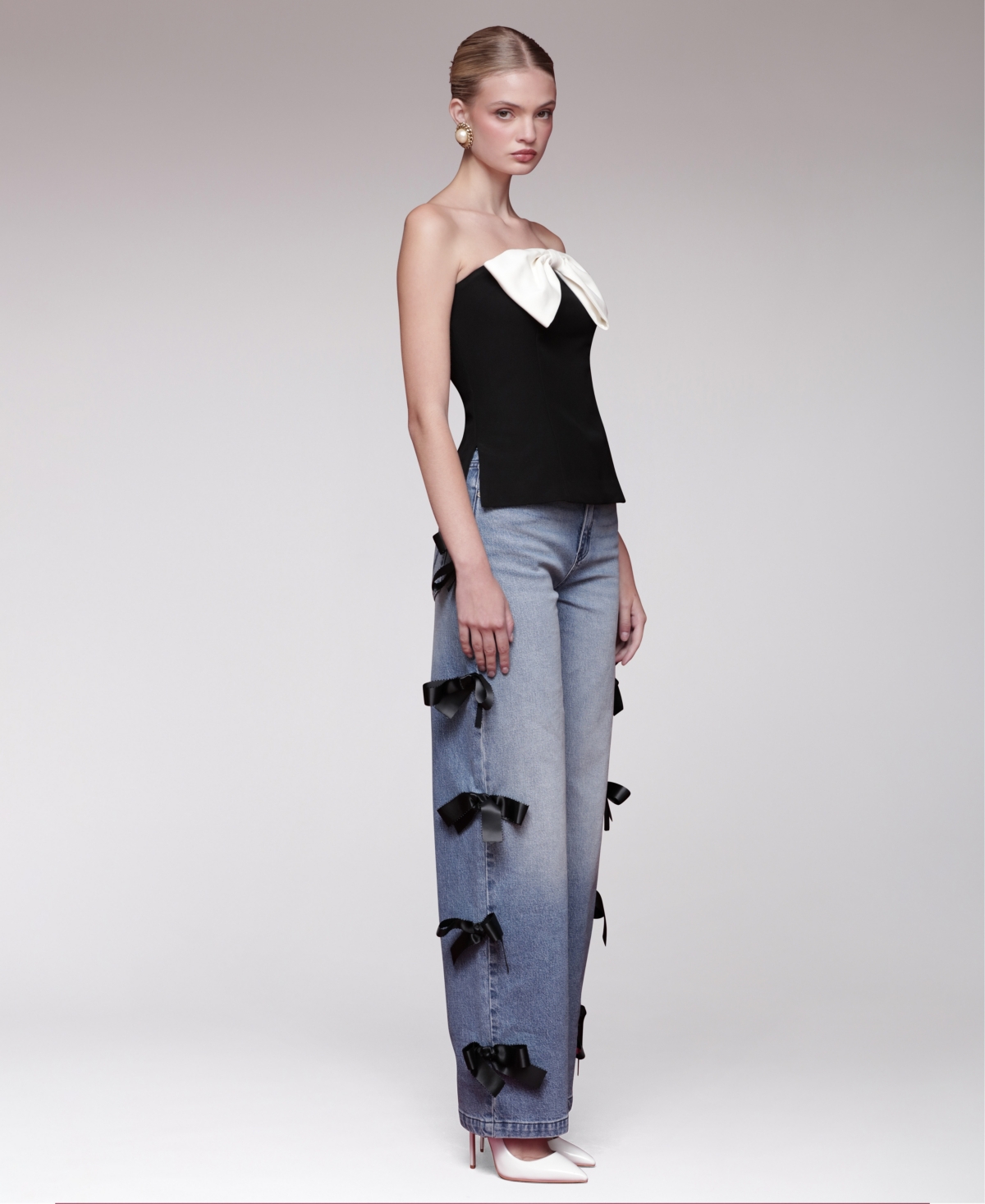 Avec Les Filles Contrast Bow Strapless Top In Black