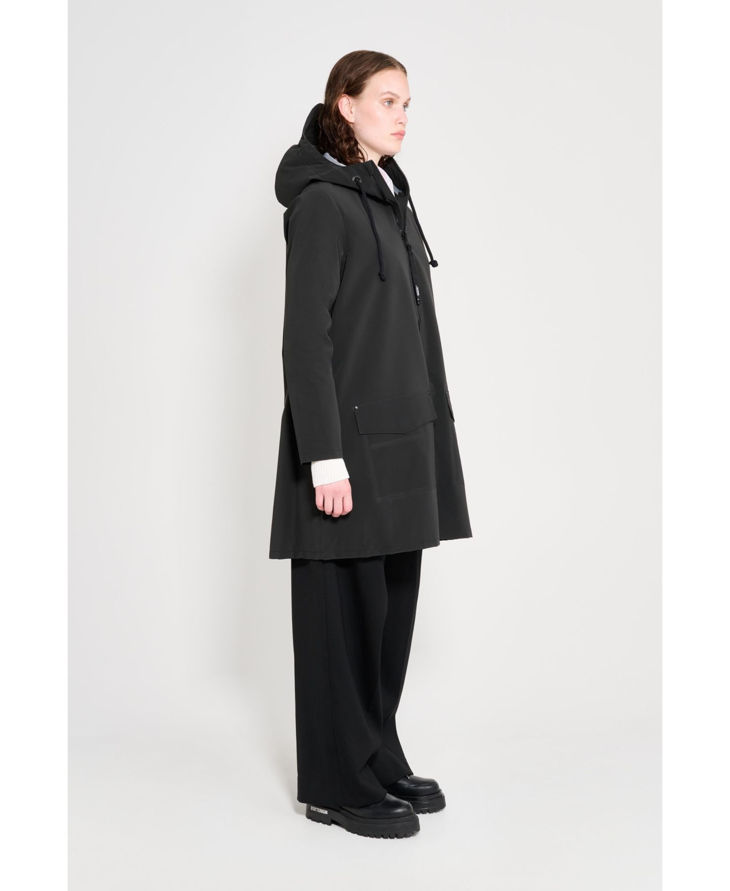 Женские куртки Stutterheim Mosebacke Patch Matte Raincoat, цвет: Чёрный — фото 11
