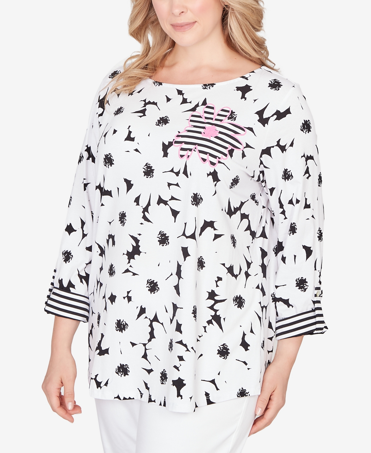 Ruby Rd. Plus Embroidered Daisy Graphic Top