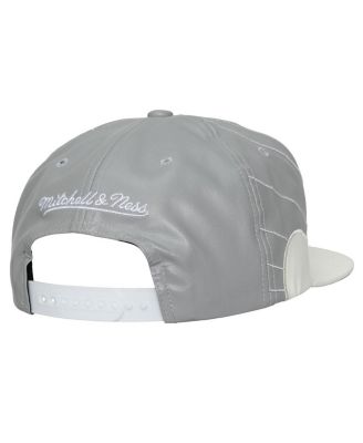 Men's and Women's Gray/White Chicago Bulls Day 12 Two-Tone leather Snapback Hat
