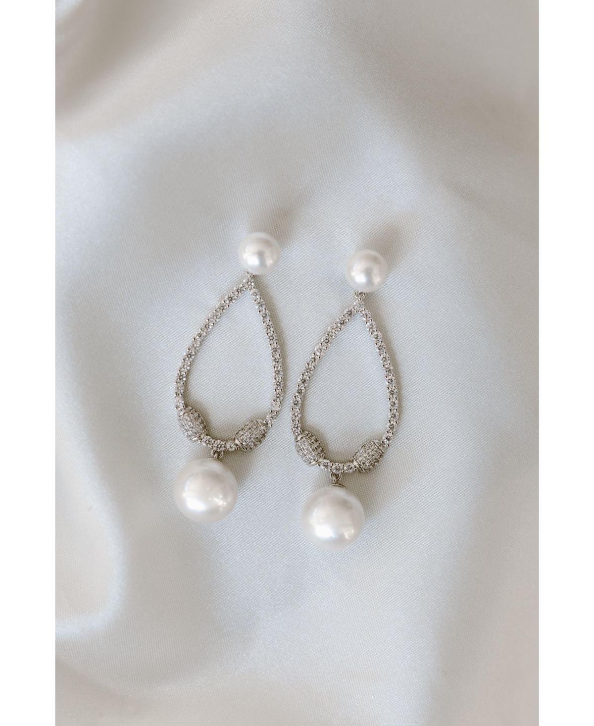 Untamed Petals Muse Pearl Drop Earrings