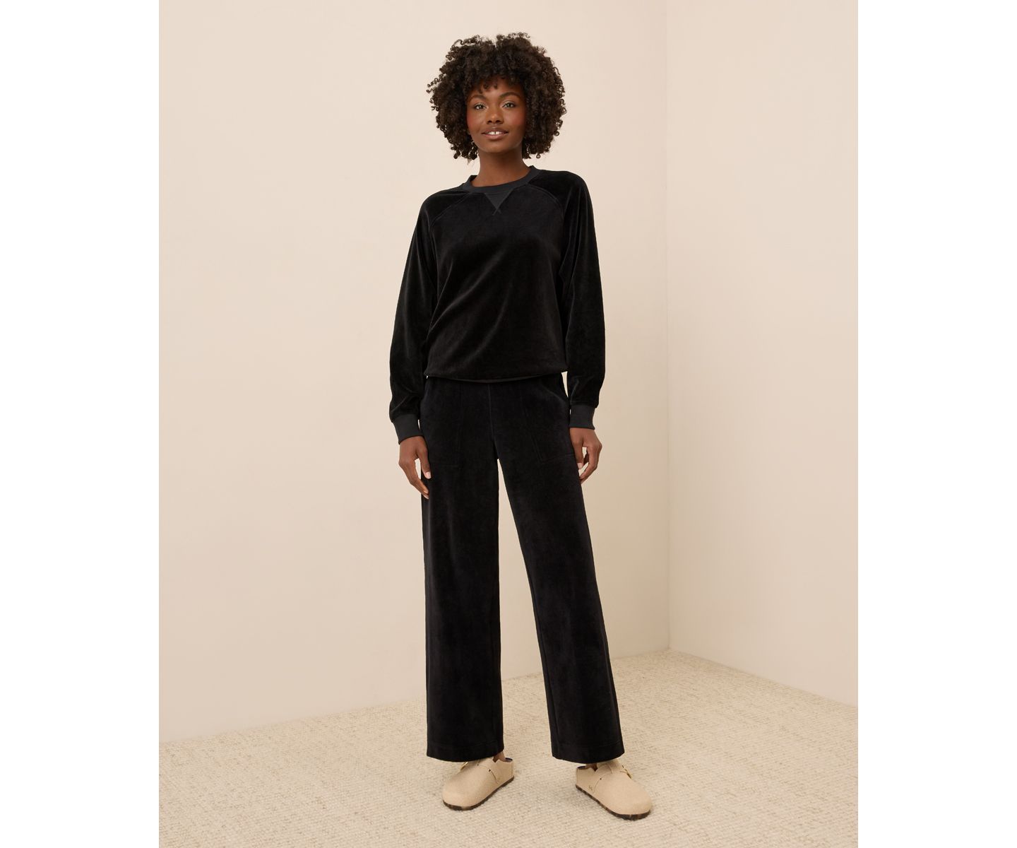 Женские толстовки Pact Cotton Velour Crew Pullover Sweatshirts., цвет: Чёрный — фото 4