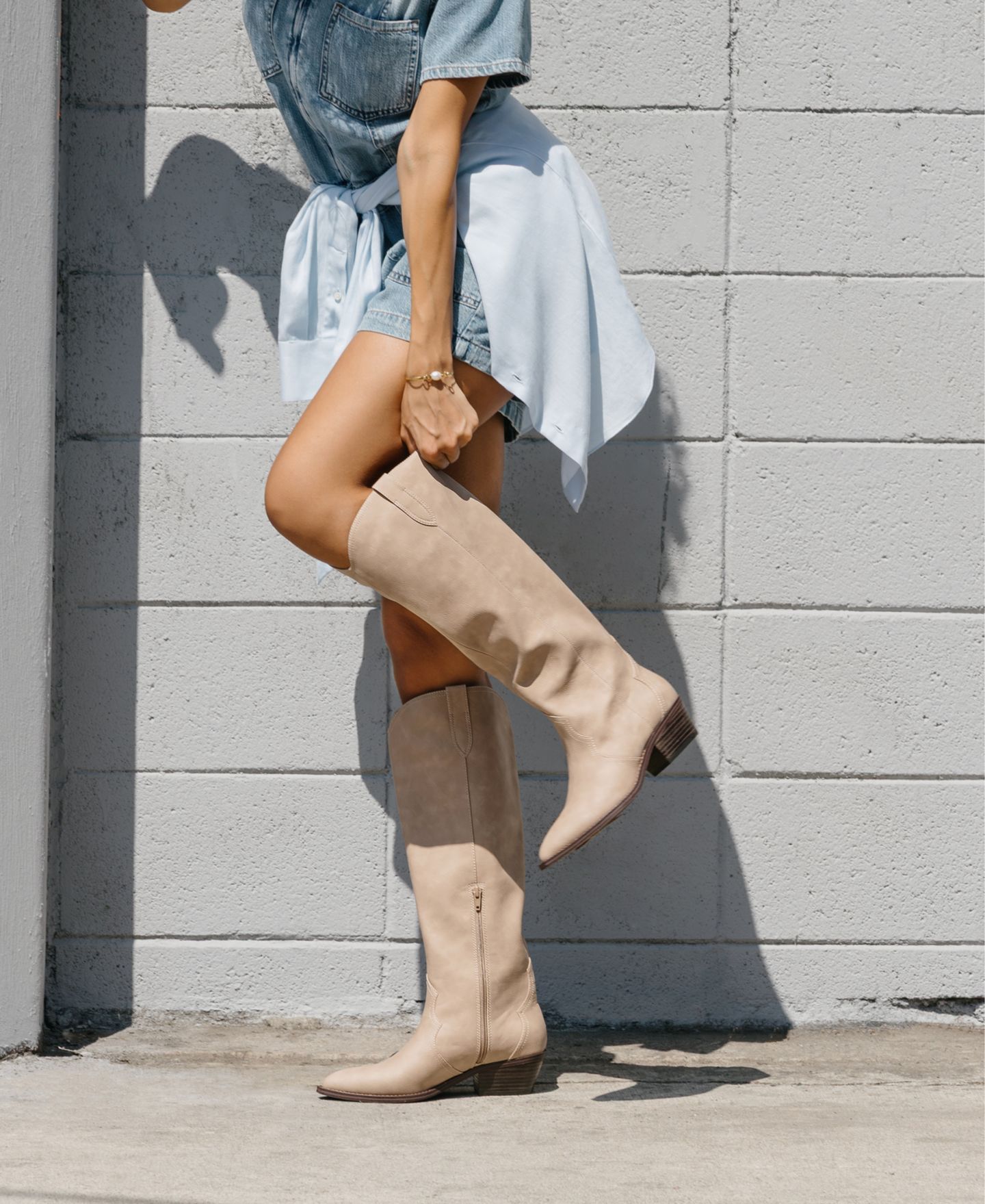 Женские ботинки DV Dolce Vita Kit Knee-High Cowboy Boots, Regular & Wide Calf, цвет: Дюнный — фото 9