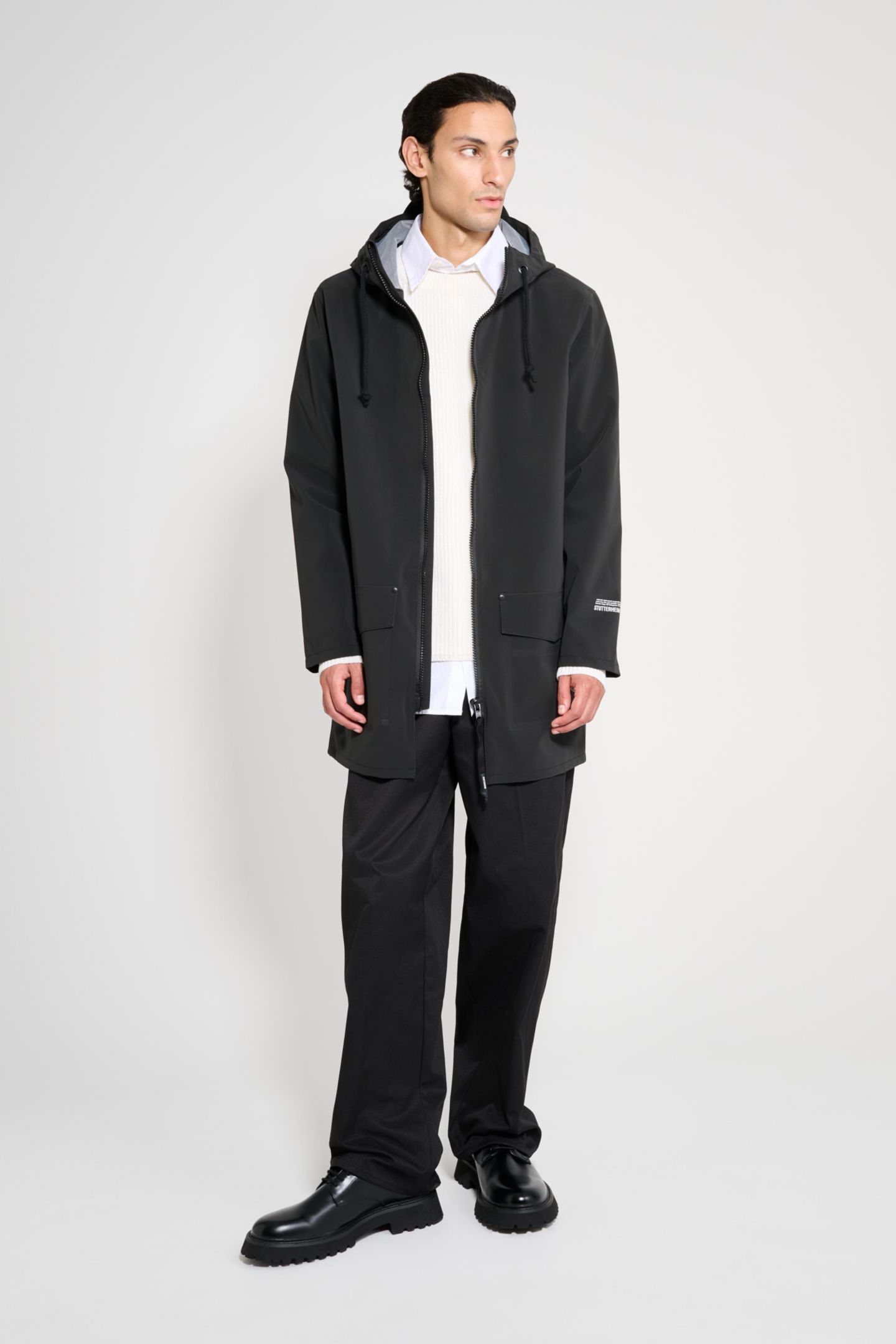 Мужские куртки Stutterheim Stockholm Patch Matte Raincoat, цвет: Чёрный — фото 4