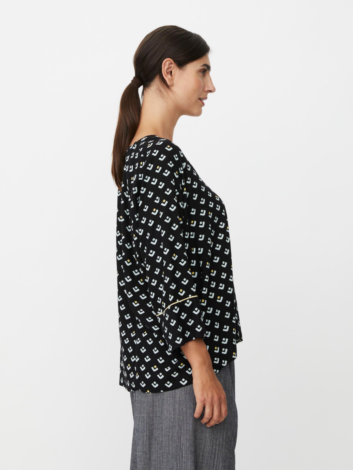 Женская блузка Masai Copenhagen Beniko V-Neck Printed, цвет: Ether — фото 3
