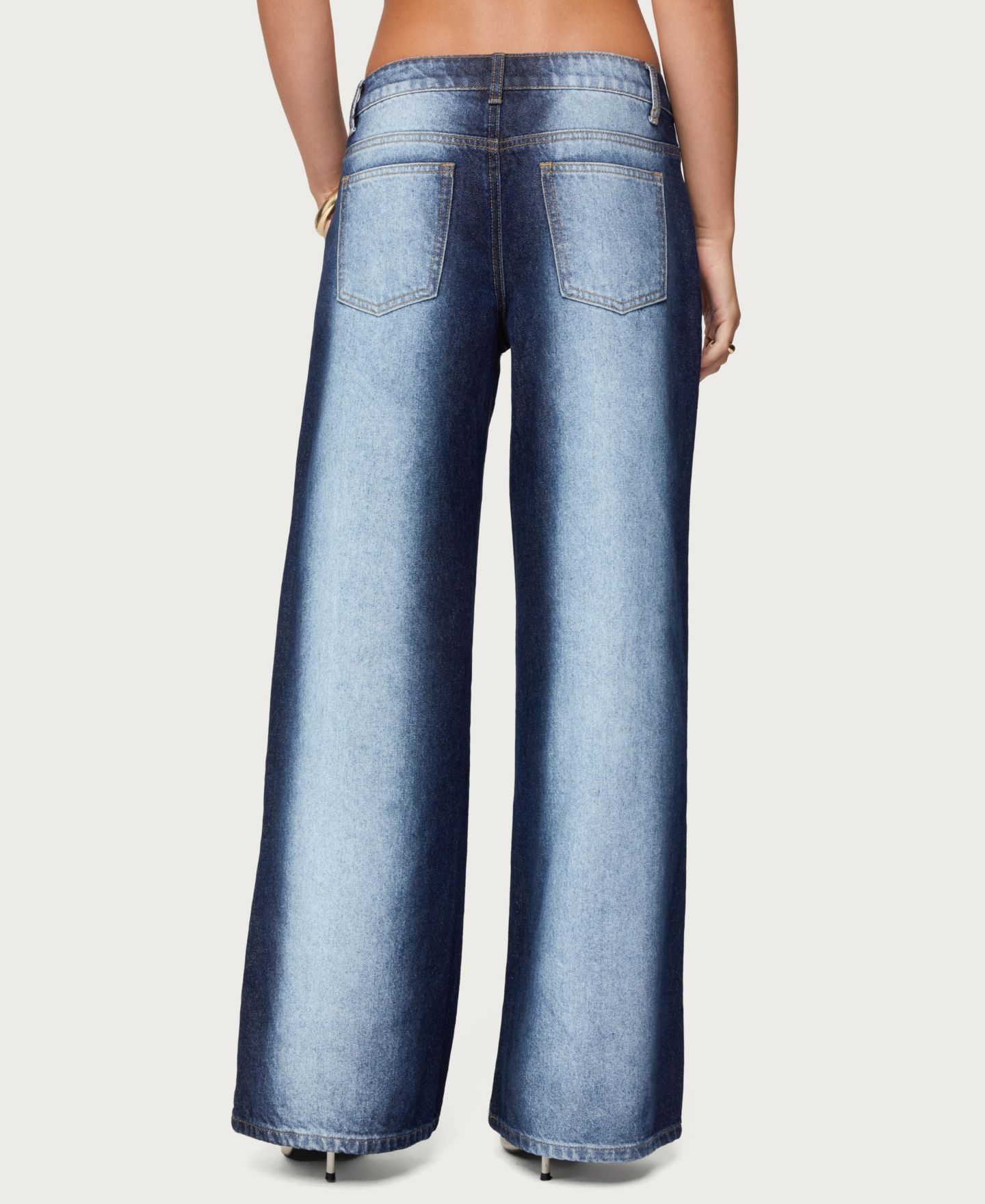 Женские джинсы Edikted Ema Bleach Washed Low Rise, цвет: Тёмный синий — фото 2
